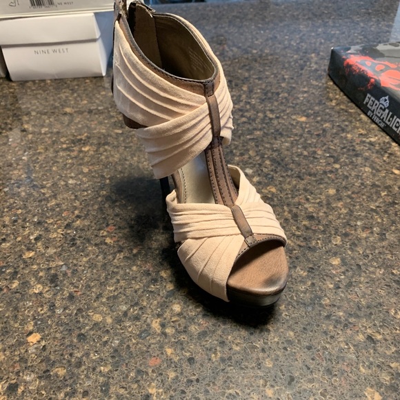 Shoes - Picture 4 of 15